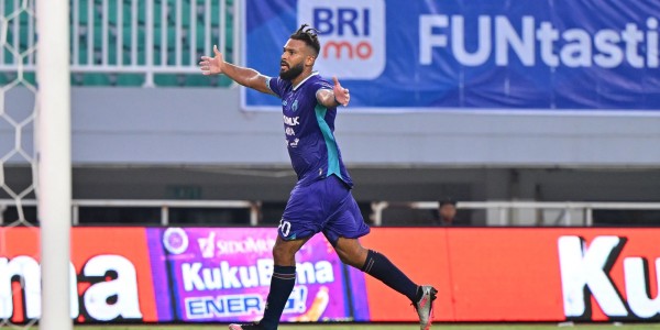 Gol Telat Marios Ogkmpoe Selamatkan Persita dari Kekalahan atas Malut United