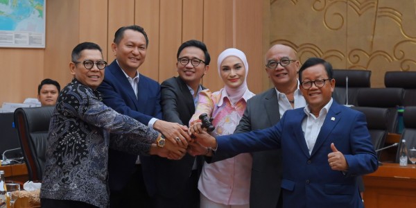 Resmi Disepakati, Bambang Patijaya Jadi Ketua Komisi XII DPR