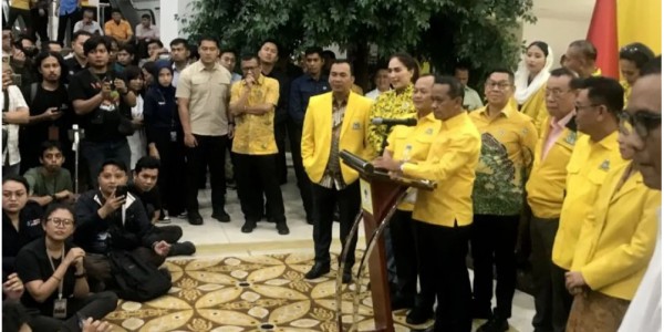 Tak Ada Nama Jokowi, Bahlil Umumkan Susunan Pengurus Partai Golkar 2024-2025