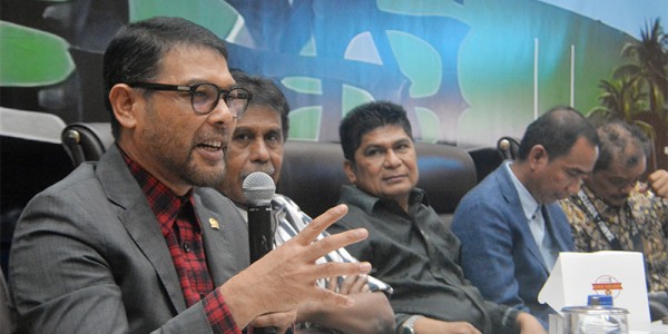 Dialektika Demokrasi  Bertajuk “Mendukung Upaya Pemerintah Dalam Penegakan Hukum"