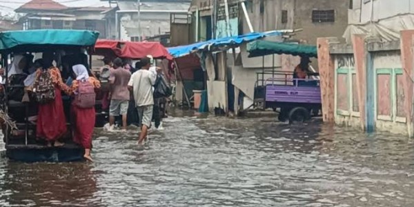 Banjir Rob Melanda Sejumlah Wilayah Jakarta Utara
