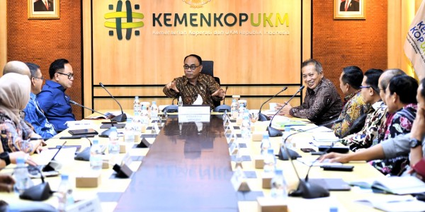 Salurkan Pupuk Bersubsidi, Menkop Sepakat Gapoktan Berubah Jadi Koperasi