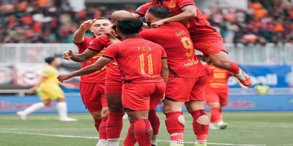 Duet Striker Gacor, Persija Tumbangkan Persik di Stadion Pakansari