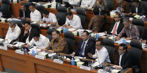 Banggar DPR Rapat Dengan Tujuh Menko