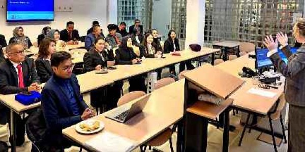 Mahasiswa Doktor Ilmu Hukum Universitas Borobudur Lecturing di Kampus World Class University