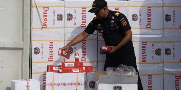Menaklukan “Asap Gelap”: Tantangan Bea Cukai Memberantas Rokok Ilegal
