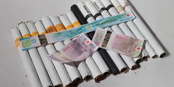 Dampak Kebijakan Cukai Hasil Tembakau dan Strategi Penanganan Rokok Ilegal di Indonesia