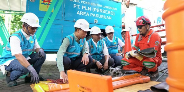 PLN Gelar Pemeliharaan Jaringan Serentak Tingkatkan Keandalan Listrik Jelang Nataru di Jatim