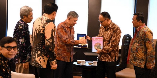Dukung SDM Koperasi Unggul, Kemenkop Dorong IKOPIN University Jadi BLU