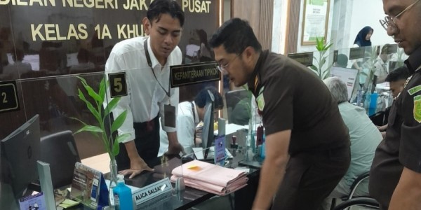 JPU Limpahkan Berkas Tiga Hakim Vonis Bebas Ronald Tannur ke PN Tipikor