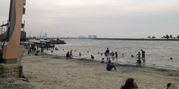 Jelang Pergantian Tahun 2024, Pantai Ancol Menjadi Destinasi Wisata Favorit Masyarakat