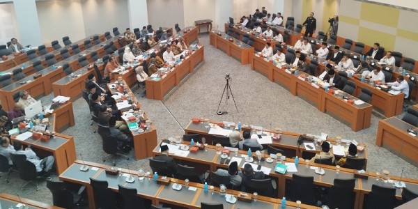 DPR dan Kemenag Gelar Raker Bahas Penurunan Biaya Haji 2025
