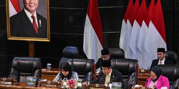 DPRD Resmi Tetapkan Pramono-Rano Jadi Gubernur dan Wagub Jakarta