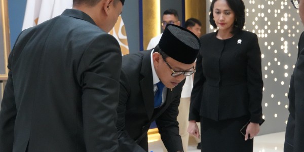 Lantik Pejabat KP2MI, Karding Ingatkan Cermat Kelola Anggaran