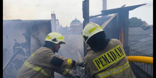 Si Jago Merah Lahap Satu Rumah di Cakung, 1 Orang Tewas