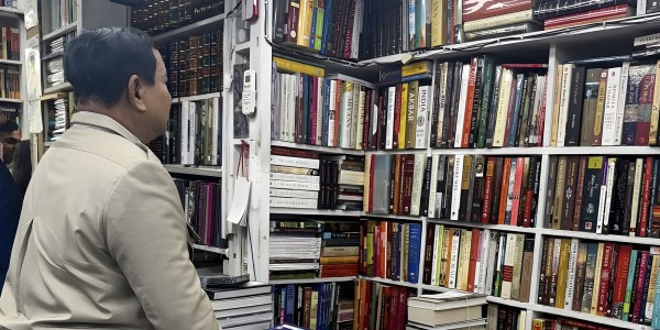 Prabowo di India, Sempatkan Singgah ke Toko Buku Langganan