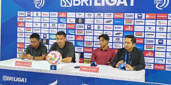 Terpaut Tujuh Poin dari Persib, Carlos Pena Tegaskan Target Persija  Bukan Juara