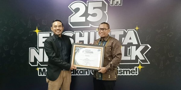 Ketua KPID DKI Jakarta Raih Penghargaan Award of Excellence dari Radio Elshinta