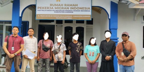 Petugas Cegat 5 PMI Ilegal Pulang dari Malaysia di Karimun