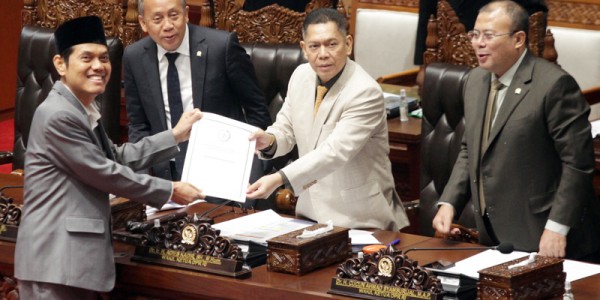 Rapat Paripurna DPR RI Berikan Persetujuan Naturalisasi Emil Audero, Dean James, dan Joey Pelupessy