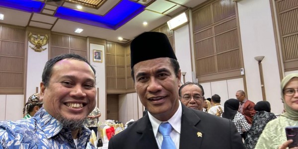 Mantan Aktivis Unhas Bangga Mentan Amran Dapat Penghormatan Khusus dari Prabowo