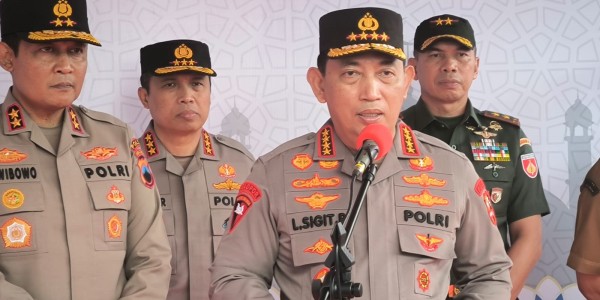 Kunjungi Posko Terpadu, Kapolri Pastikan Kesiapan Personel Operasi Ketupat 2025