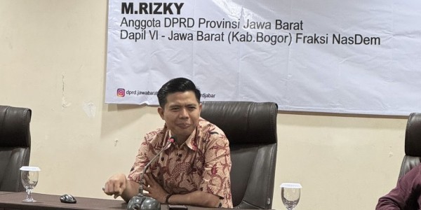 M Rizky Sosialisasikan Perda Ekraf di Desa Dirimulya Kabupaten Bogor