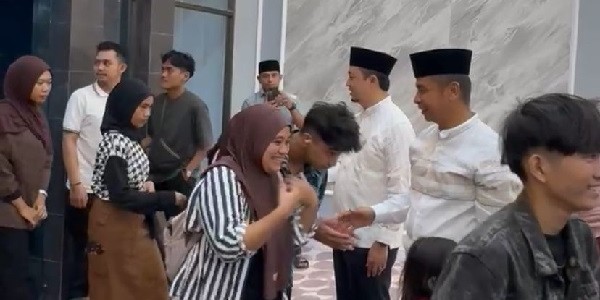 Anggota Komisi V DPR RI, Berangkatkan Ratusan Pemudik Gratis Jakarta-Kampar