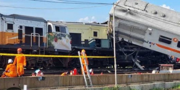 Kecelakaan Akibat Truk Terobos Rel, Asisten Masinis KAI Gugur