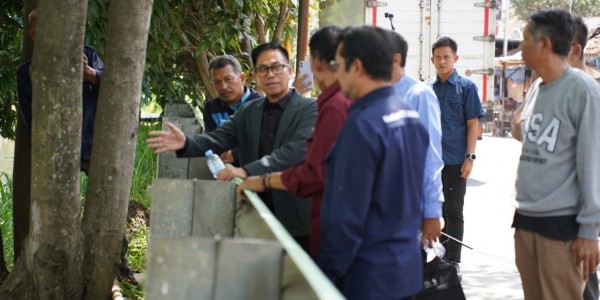 Ketua DPW NasDem Jabar Mamat Rachmat Tinjau Titik Banjir di Rancanumpang