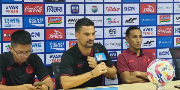 Carlos Pena Kecewa Para Pemain Persija Kurang Memiliki Rasa Lapar untuk Menang Dibanding Semen Padang FC