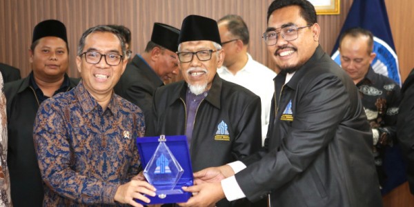 Mendiktisaintek Dukung Pendirian Universitas Sunan Gresik