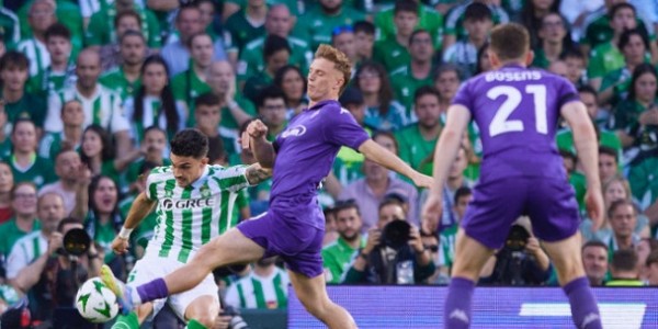 Betis Taklukkan Fiorentina 2-1 di Leg Pertama, Antony Bersinar