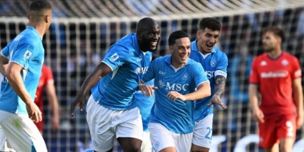 Napoli Kunci Kemenangan Tipis atas Lecce, Kian Kokoh di Puncak Serie A