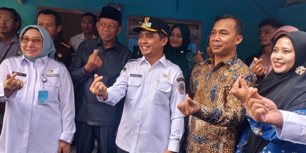 Menteri Wihaji Luncurkan Program Makanan Bergizi Gratis (MBG) dan KB Gratis di Pasuruan