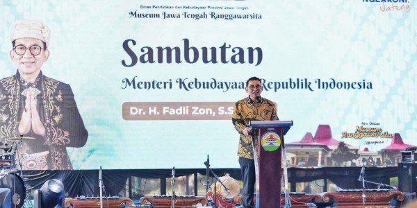 Menteri Kebudayaan Resmikan Pameran Nasional Kain Tradisional 2025