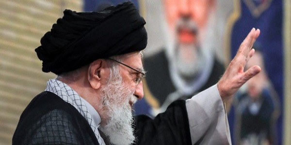 Ayatollah Khamenei Pimpin Penghormatan untuk Raisi: "Ia Adalah Simbol Pemimpin dalam Pemerintahan Ilahi"