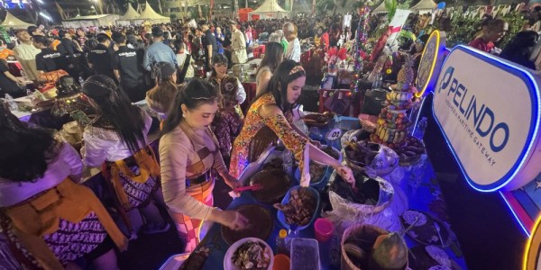 Meriahkan Hut Kota Surabaya Ke 732, Pelindo Regional 3 Sub Regional Jawa Ikut Serta Pada Festival Rujak Uleg 2025