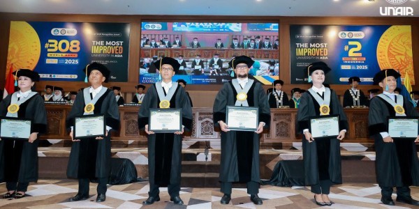 Rektor UNAIR Kukuhkan Guru Besar, Tegaskan Peran Riset untuk Kesejahteraan Bangsa