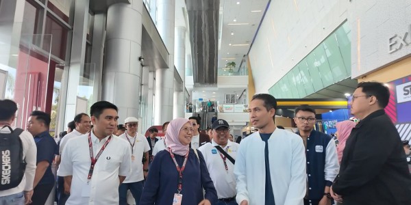 Dorong Penggunaan Electric Vehicle,  PLN Hadirkan Promo Power Up Diskon 50 Persen Tambah Daya di Event IIMS 2025 Surabaya