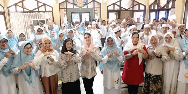 Ketua TP PKK Jatim Arumi Bachsin Kunjungi Kajian Rutin Sobat Dili Mengaji, Harap Jadi Teladan bagi Masyarakat