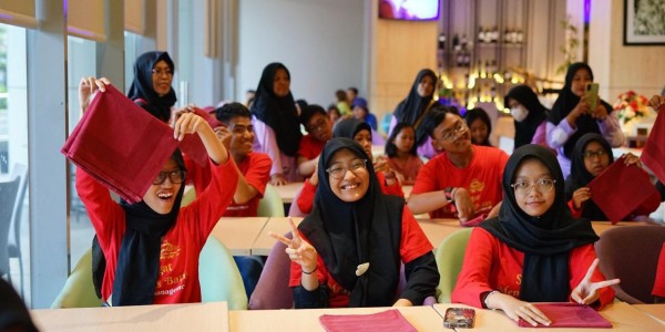 Midtown Residence Surabaya Berbagi Keterampilan, Menebar Kesetaraan bersama Para Model Disabilitas
