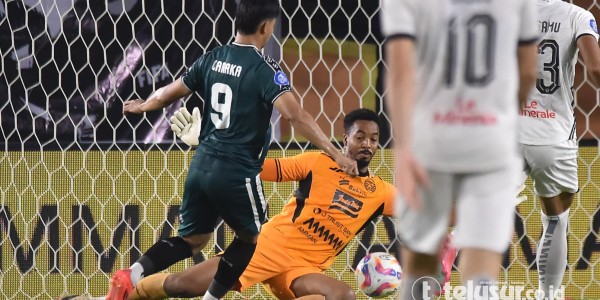 Kiper Carlos Eduardo Sepakat Perpanjang Kontrak dengan Persija