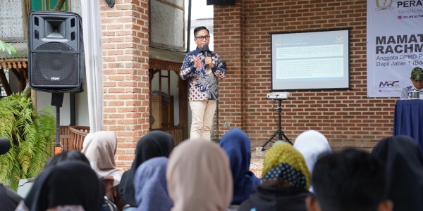 Kang Rachmat: Pemerintah Harus Hadir dalam Menjamin Hak Pendidikan Warga