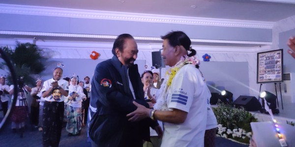 83 Tahun Masih Aktif di Politik, Surya Paloh Puji Konsistensi IGK Manila