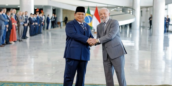 Momen Prabowo Disambut Hangat Presiden Brasil di Istana