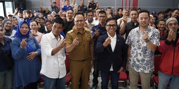Kang Rachmat Sosialisasikan Perda Pendidikan Sekaligus Perkuat Silaturahmi