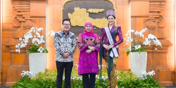 Sambut Hangat Puteri Indonesia 2025 Pulang ke Jatim, Gubernur Khofifah: Gaungkan Pariwisata dan Budaya Jawa Timur di Kancah Internasional