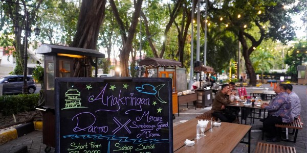 Aneka Kuliner “Pasar Malam Darmo” – Hangatnya Kebersamaan di Jumat Sore