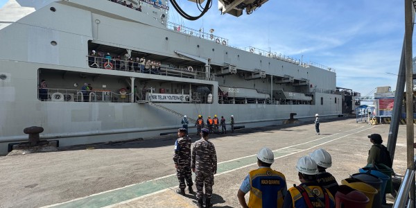 KRI Teluk Youtefa Merapat! Pelindo Aktif Dukung Latihan Penanggulangan Bencana Nasional
